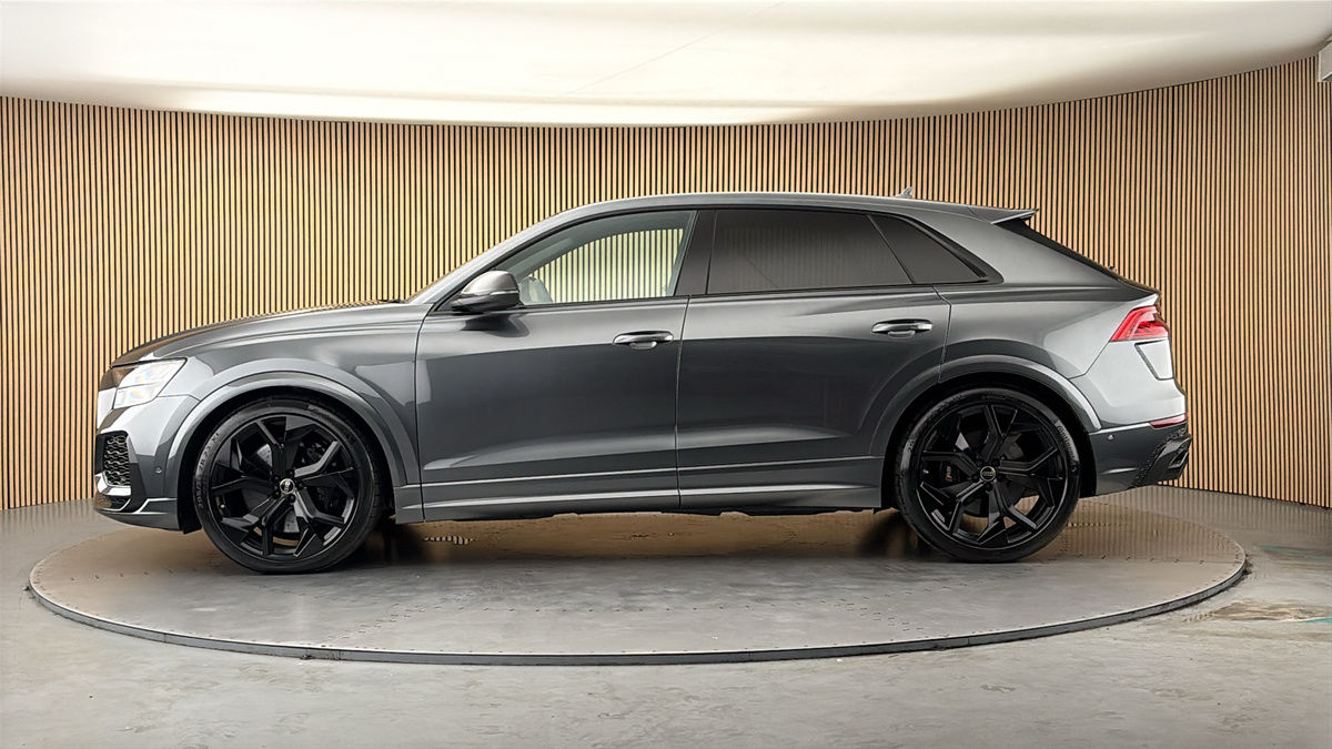 Audi RSQ8 Image 15