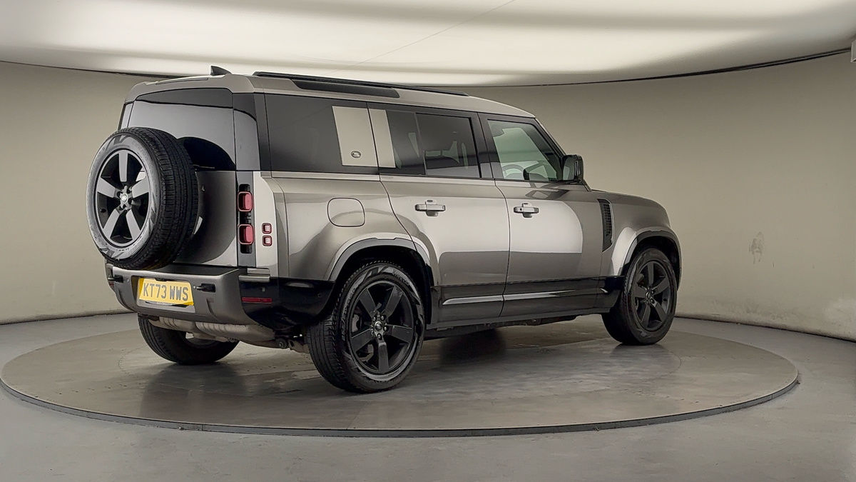 Land Rover Defender 110 Image 21