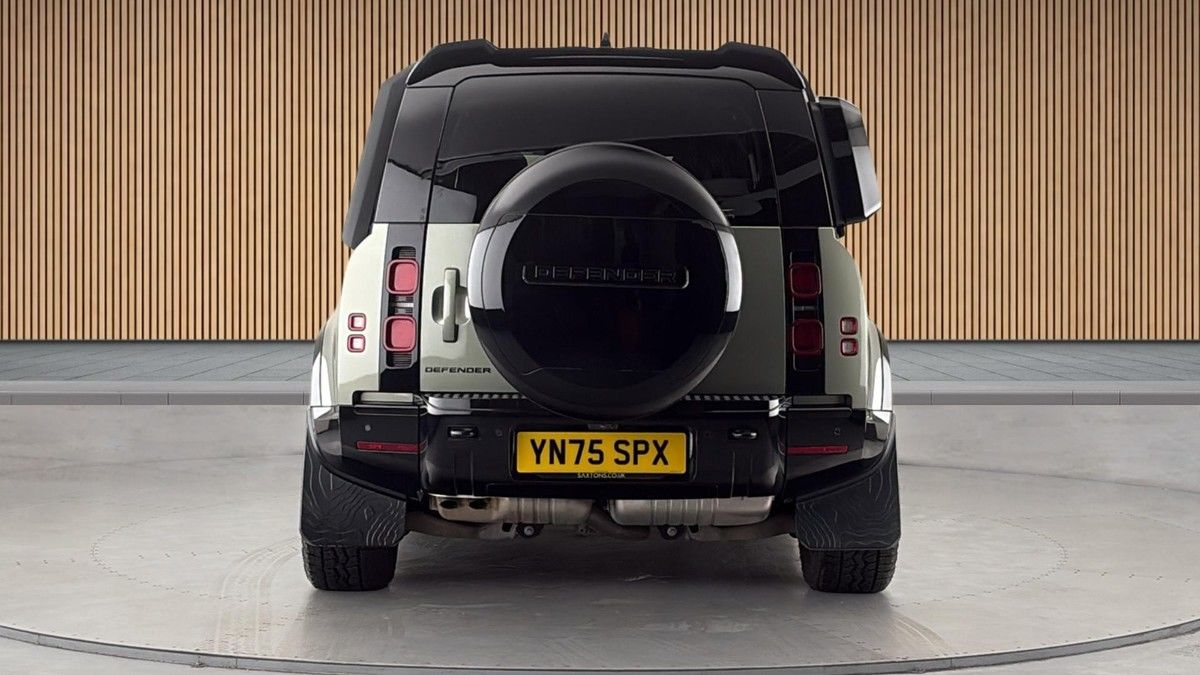 Land Rover Defender 110 Image 4