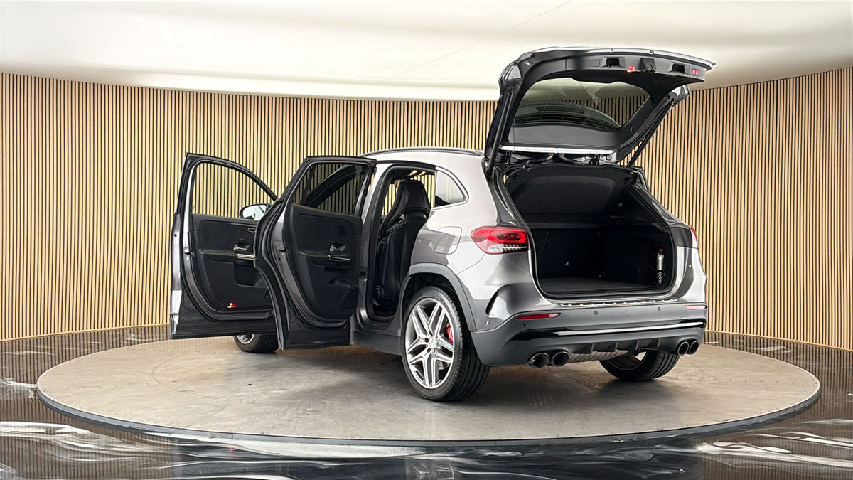 Mercedes-Benz GLA Image 23