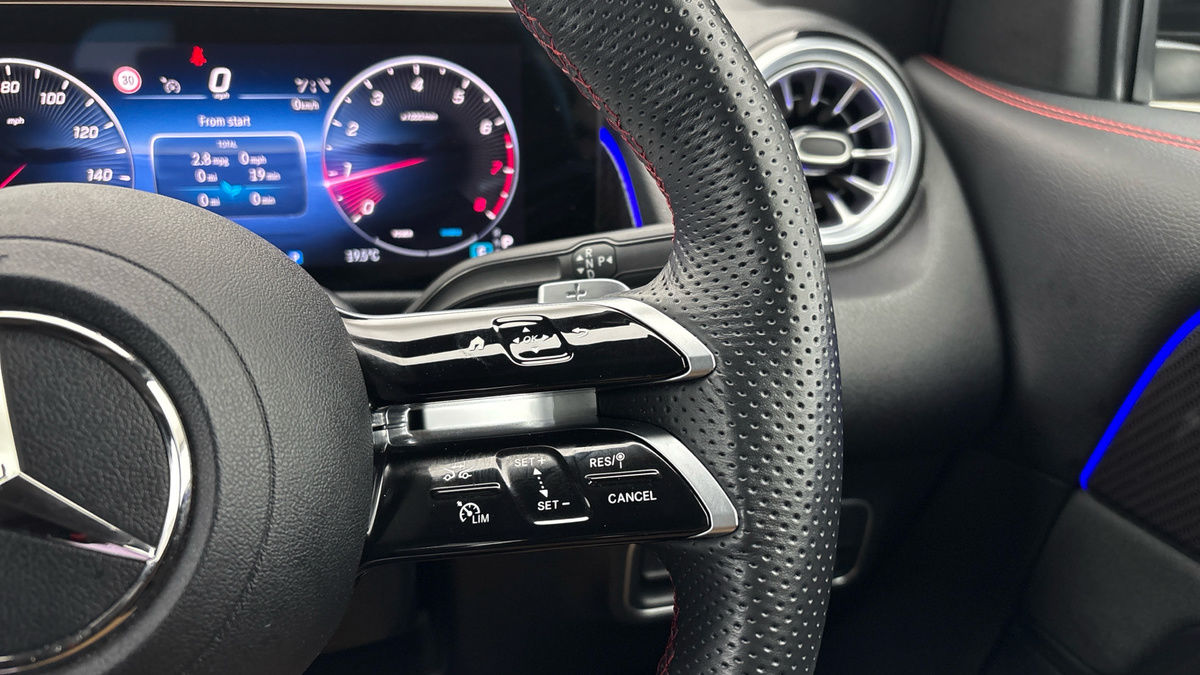 Mercedes-Benz GLB Image 14