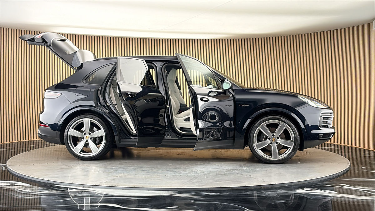 More views of Porsche Cayenne