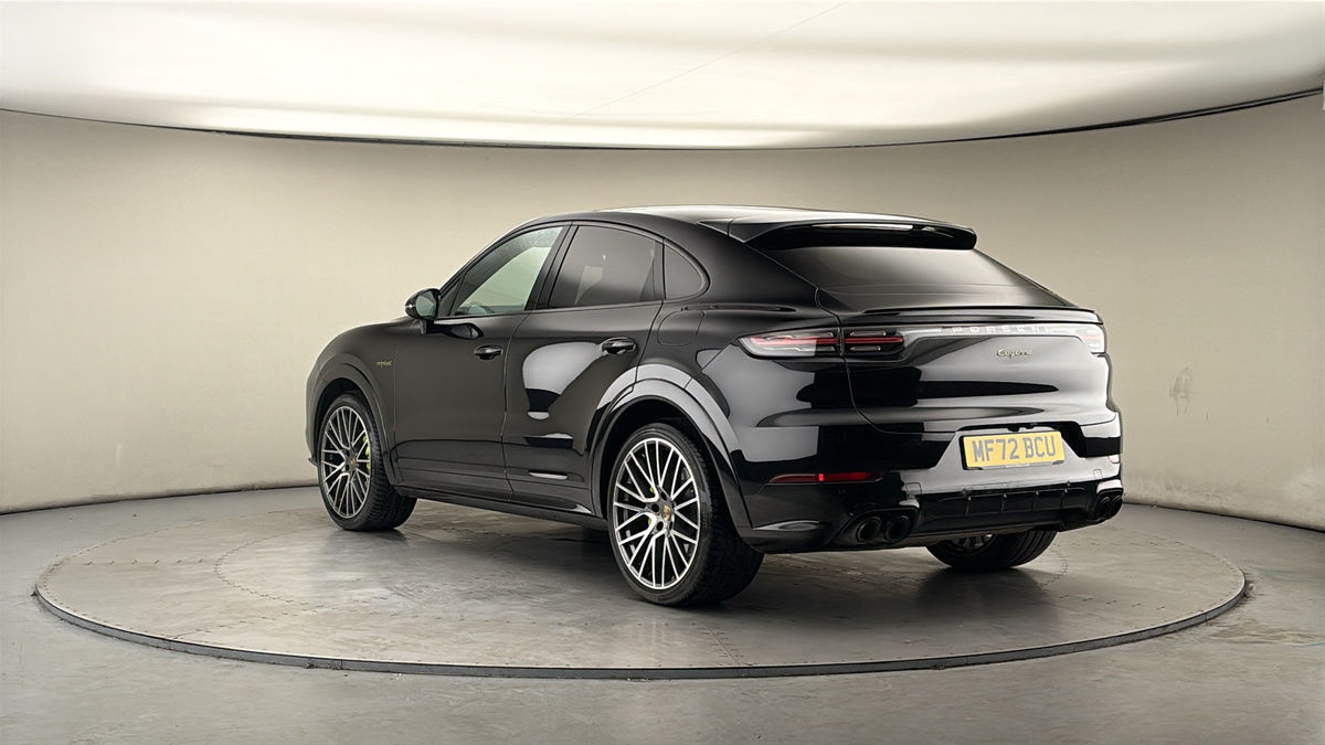 Porsche Cayenne Image 2