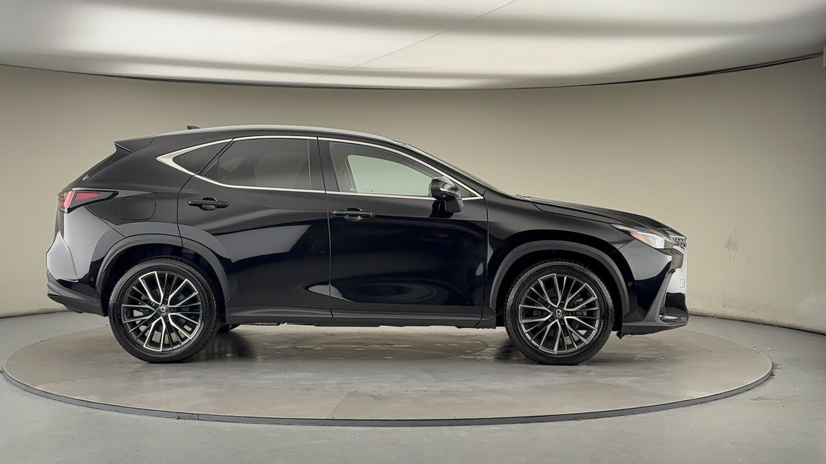 Lexus NX Image 16