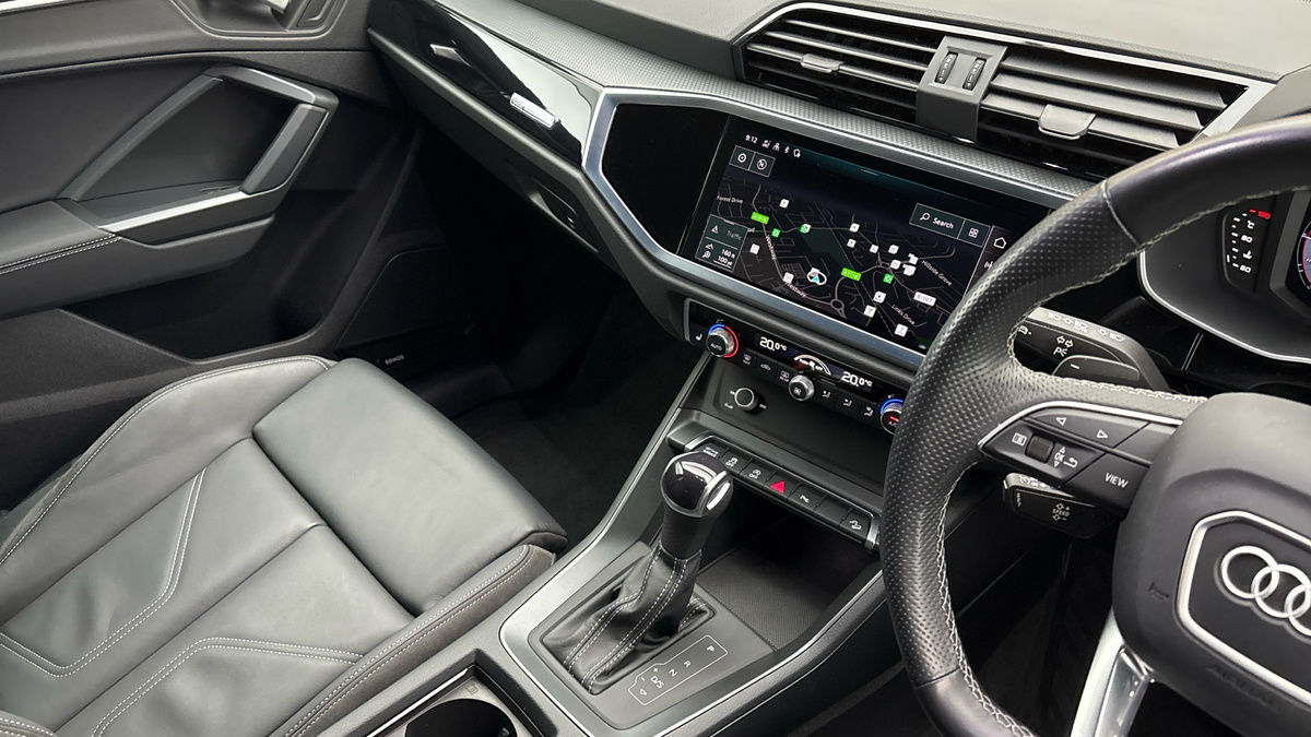 Audi Q3 Image 18