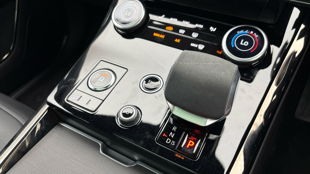Land Rover Range Rover Sport Image 26