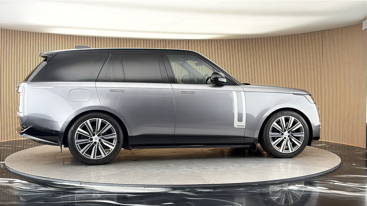 More views of Land Rover Range Rover