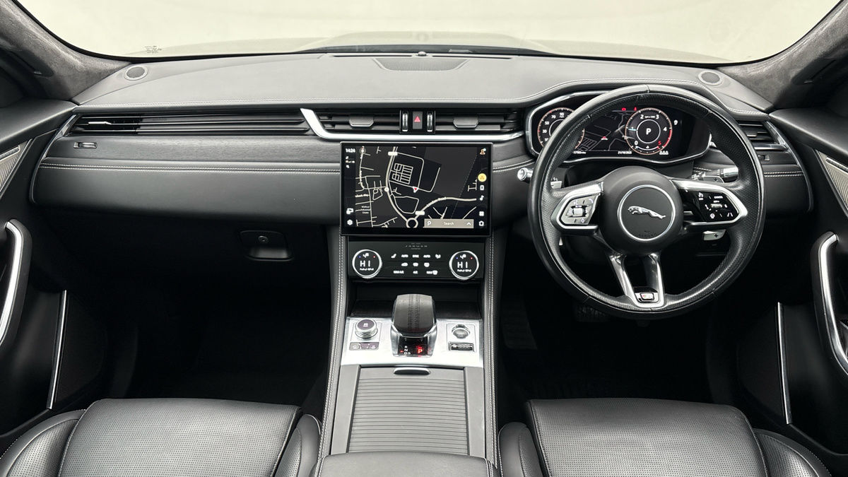 Jaguar F-PACE Image 12