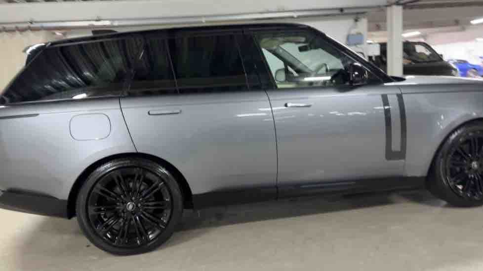 More views of Land Rover Range Rover
