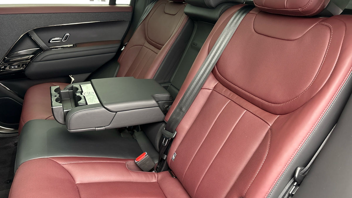 Land Rover Range Rover Sport Image 9