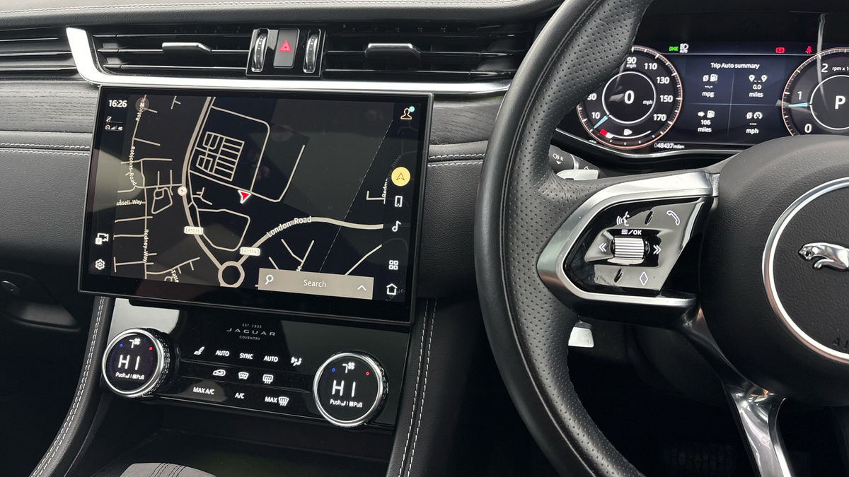 Jaguar F-PACE Image 13