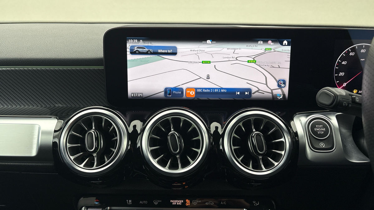 Mercedes-Benz GLB Image 17