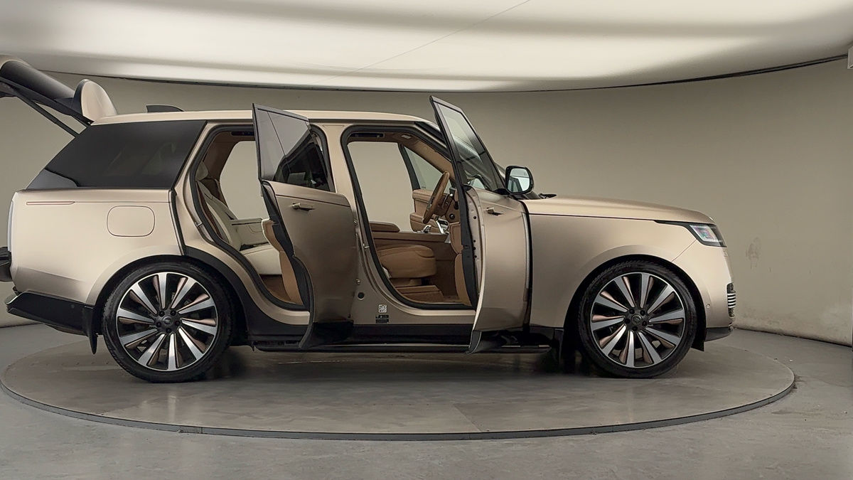 More views of Land Rover Range Rover