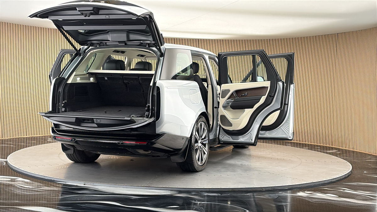 More views of Land Rover Range Rover