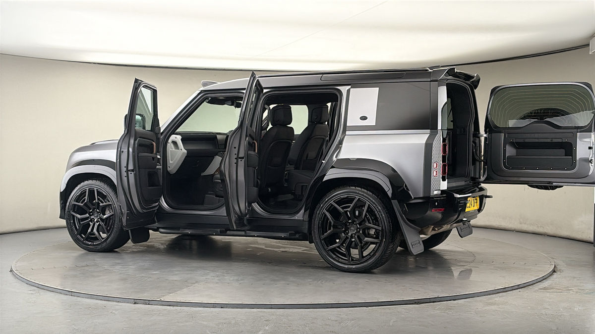 More views of Land Rover Defender 110