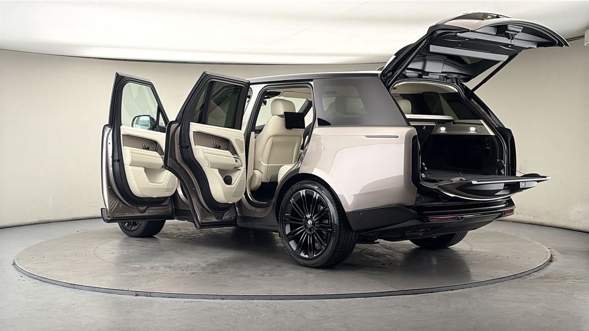 More views of Land Rover Range Rover