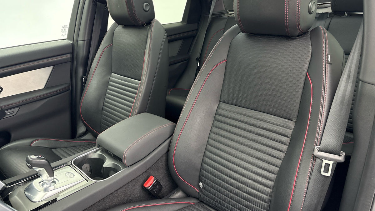 Land Rover Discovery Sport Image 7