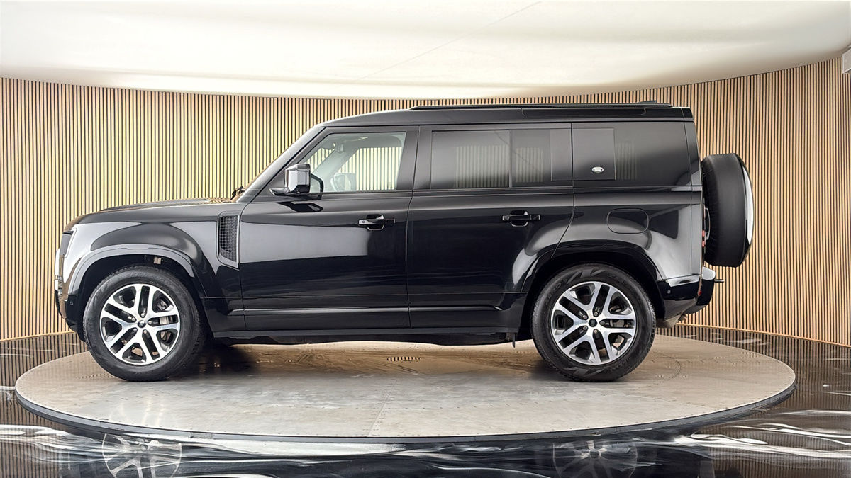 More views of Land Rover Defender 110