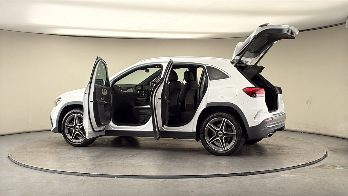 More views of Mercedes-Benz GLA
