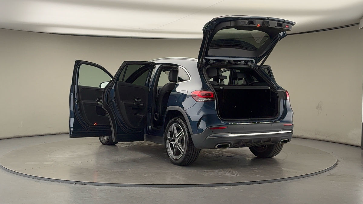 Mercedes-Benz GLA Image 23