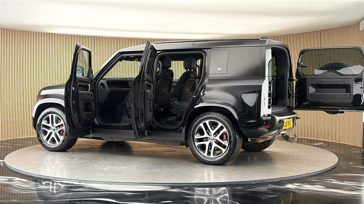 More views of Land Rover Defender 110