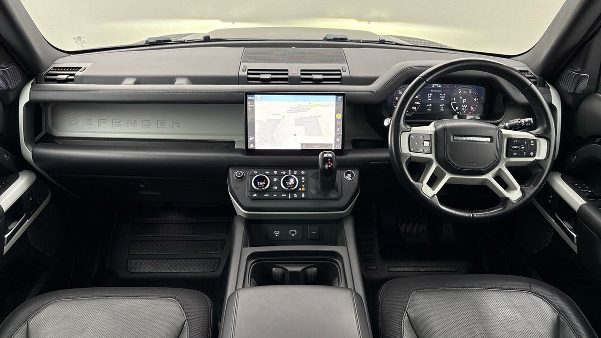 Land Rover Defender 110 Image 12