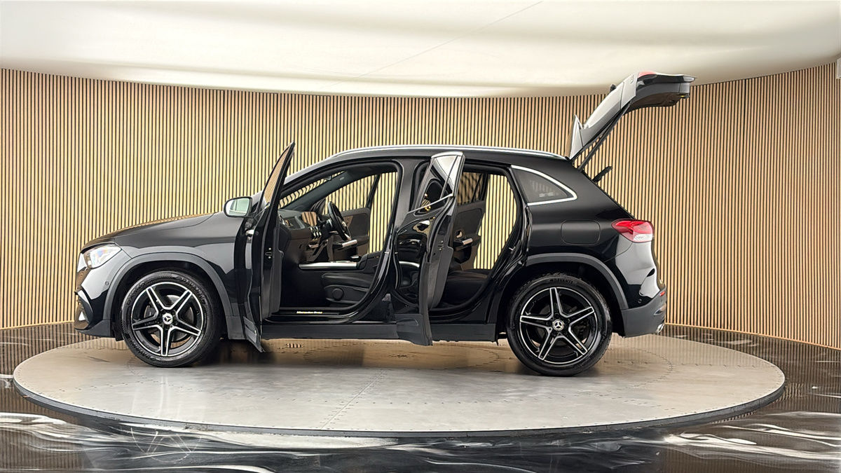 More views of Mercedes-Benz GLA