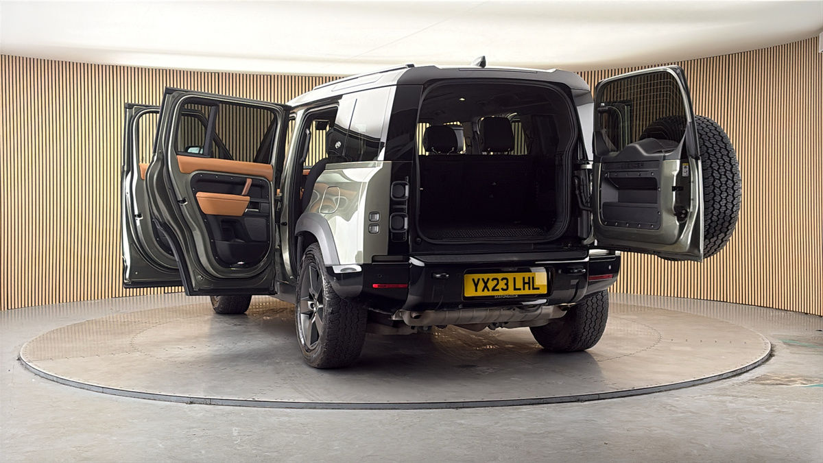 More views of Land Rover Defender 110