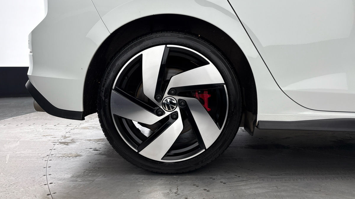 Volkswagen Golf Image 10