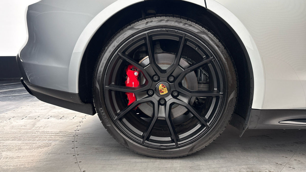 Porsche Taycan Image 10