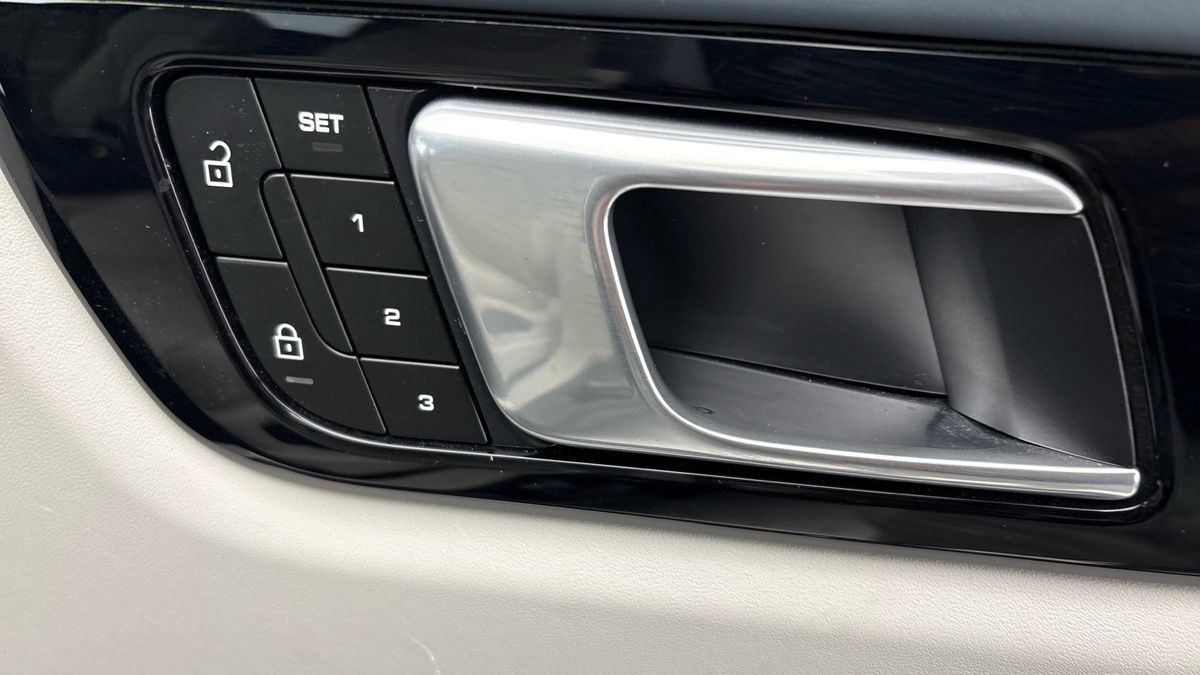 Porsche Cayenne Image 29