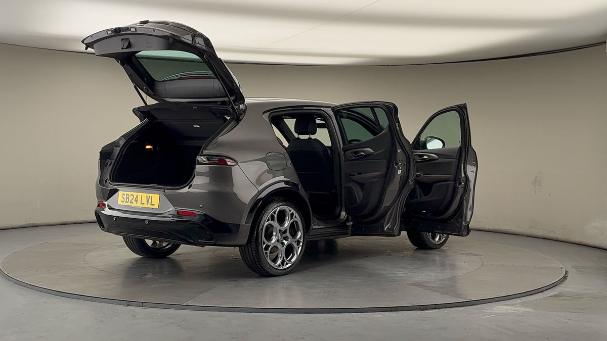 More views of Alfa Romeo Tonale