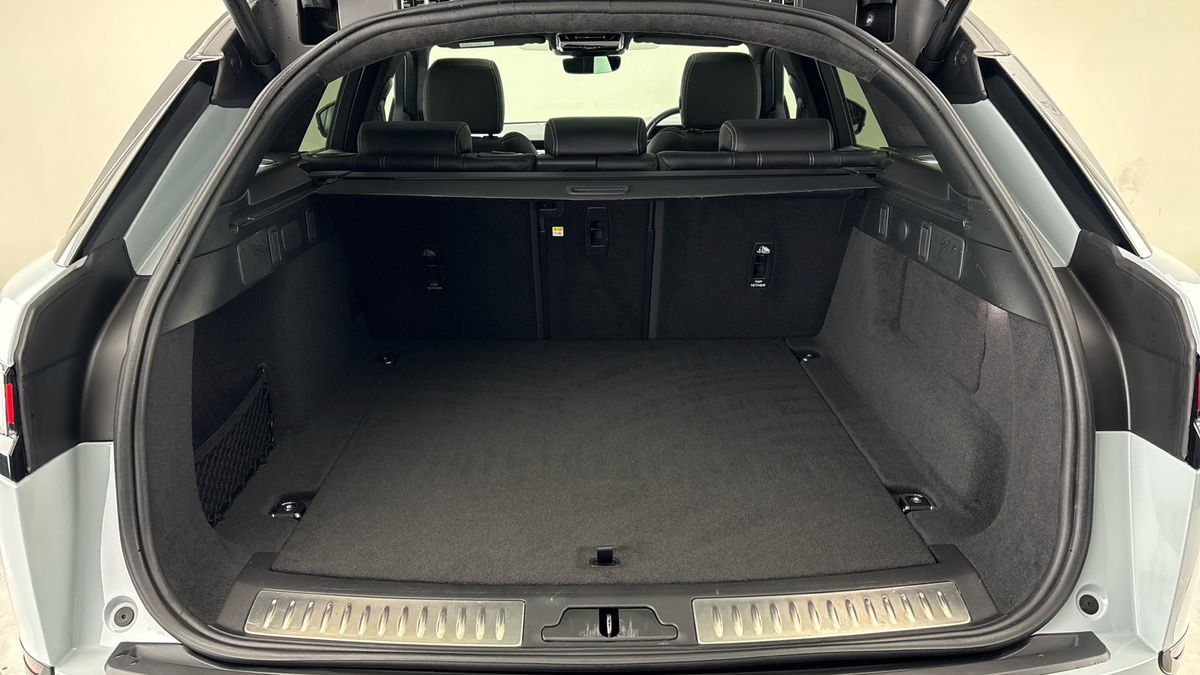 Land Rover Range Rover Velar Image 11