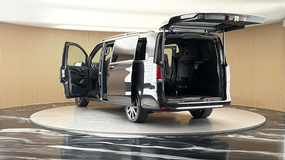 Mercedes-Benz V Class Image 23