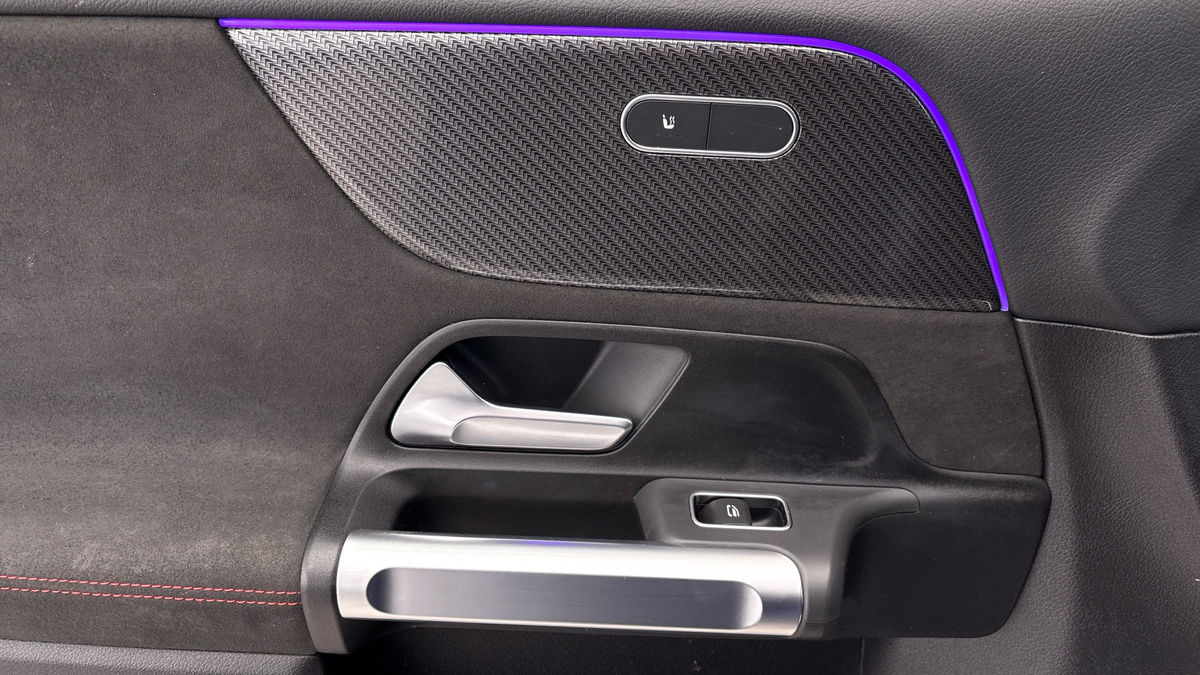 Mercedes-Benz GLB Image 19