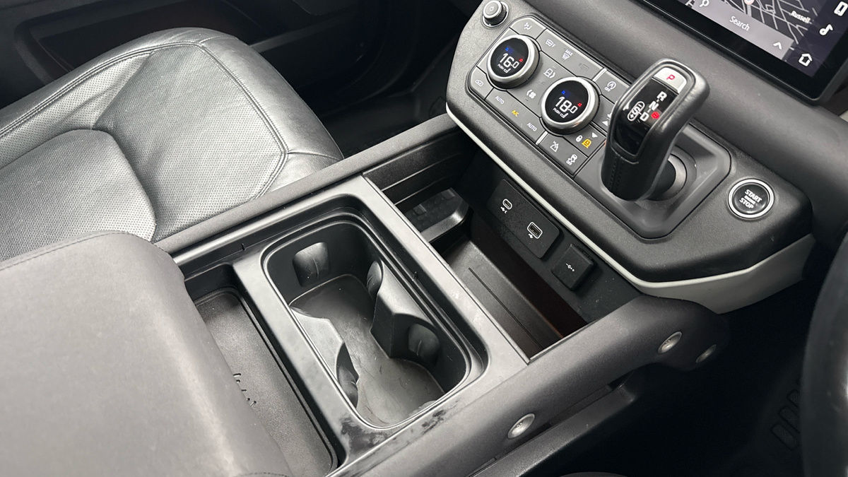 Land Rover Defender 90 Image 18
