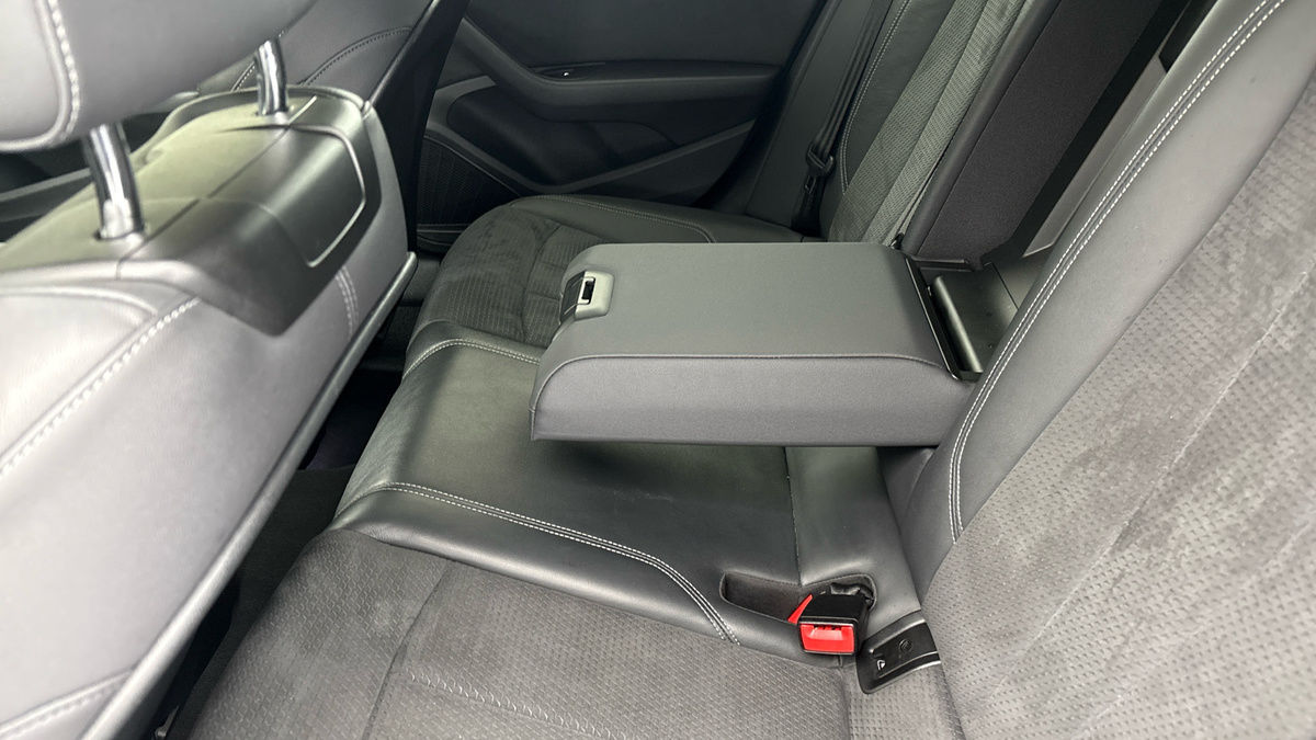 Audi A4 Avant Image 9