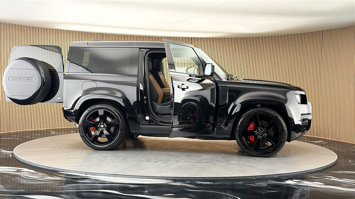 More views of Land Rover Defender 90