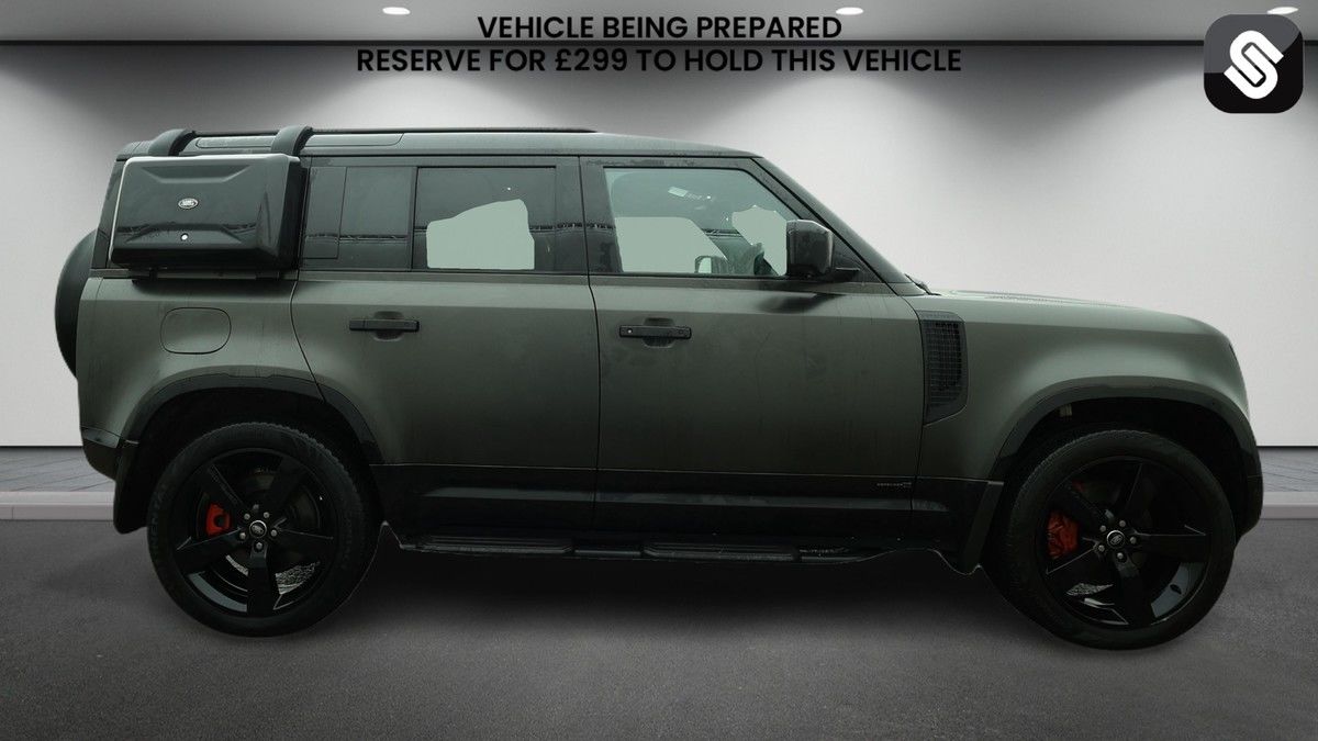 Land Rover Defender 110 Image 5