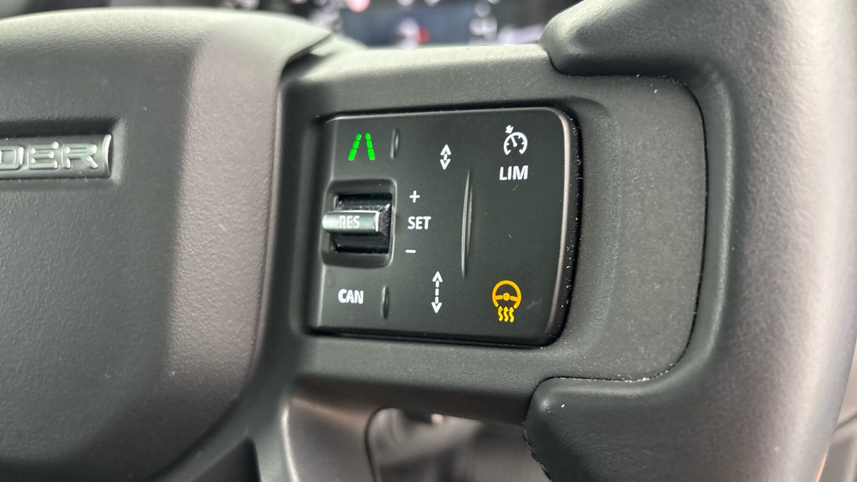Land Rover Defender 110 Image 30