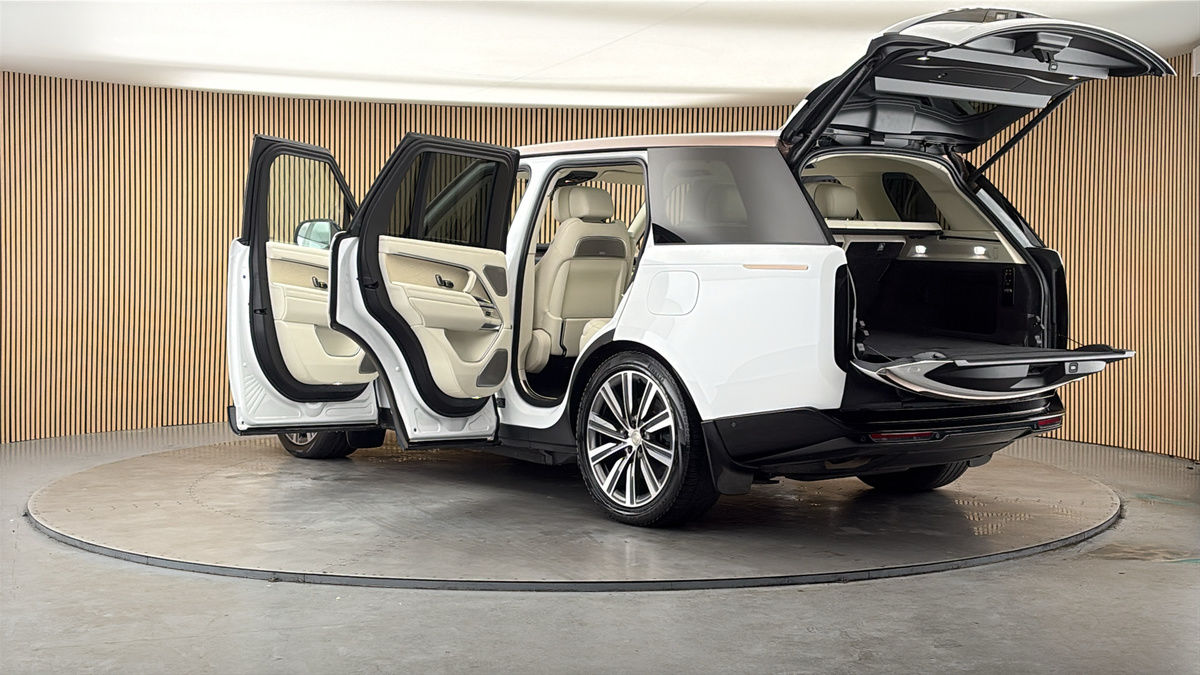 More views of Land Rover Range Rover
