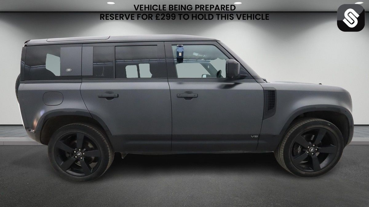 Land Rover Defender 110 Image 5