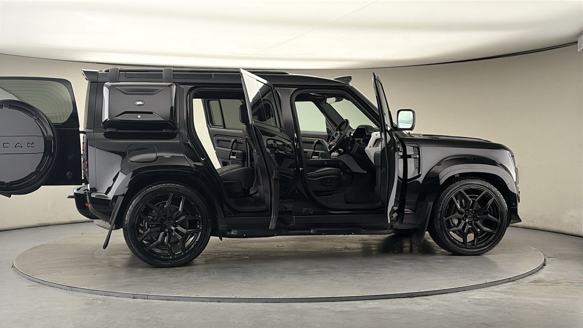 More views of Land Rover Defender 110