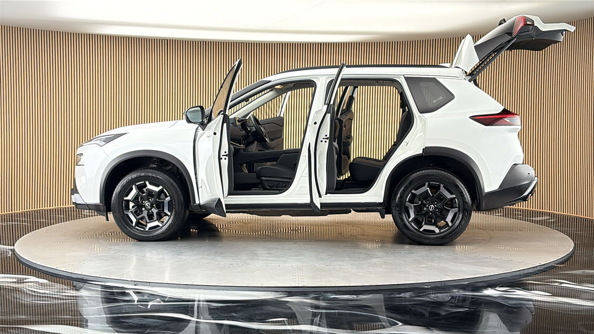 More views of Nissan X-Trail