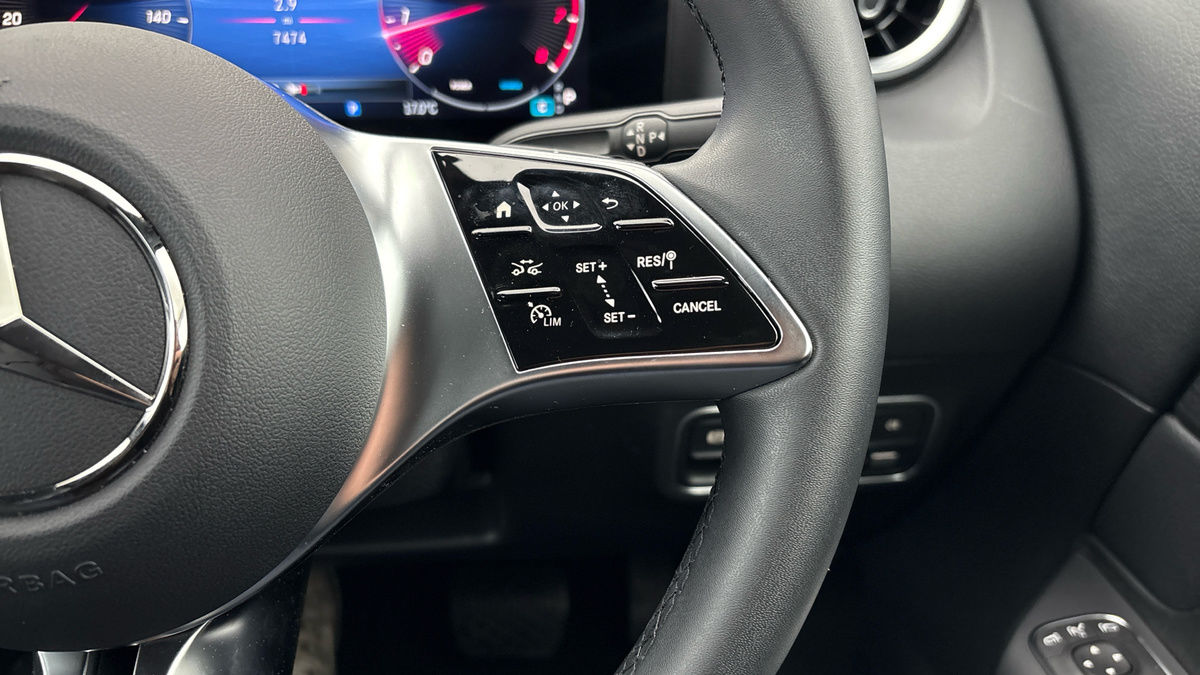 Mercedes-Benz GLA Image 14