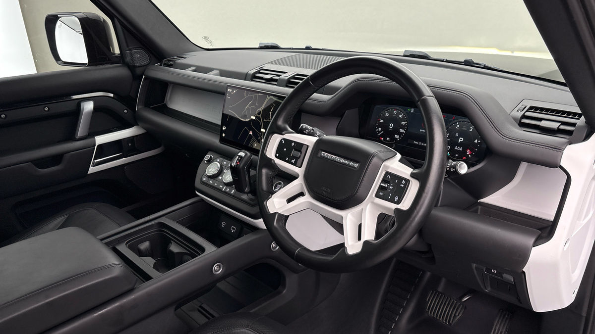 Land Rover Defender 110 Image 5