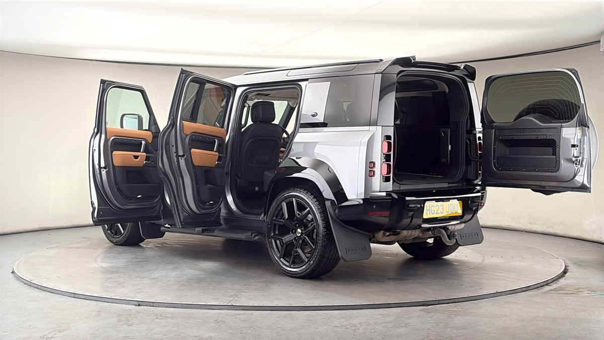 More views of Land Rover Defender 110