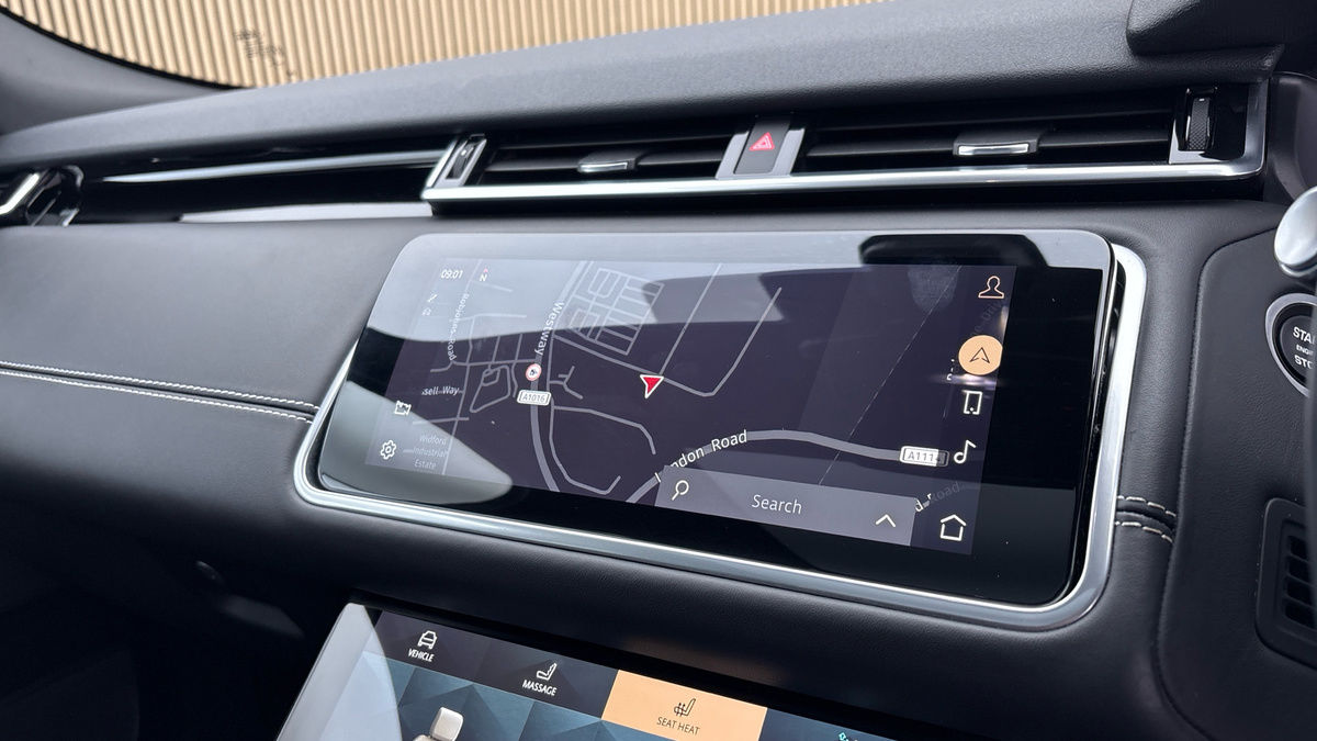 Land Rover Range Rover Velar Image 17