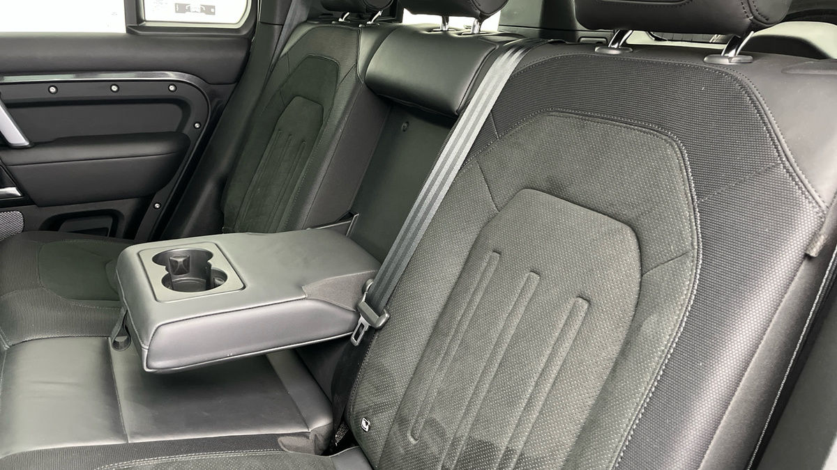 Land Rover Defender 110 Urban Image 17