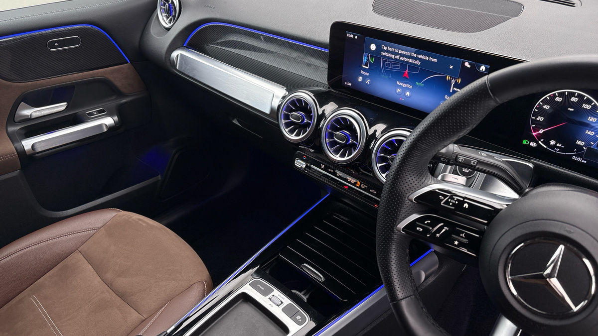 Mercedes-Benz GLB Image 18